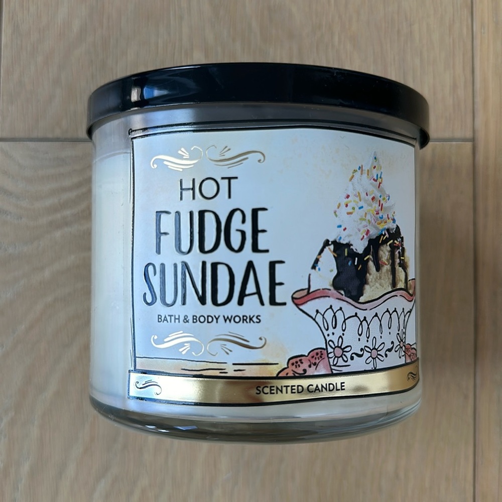 Bath & Body Works Hot Fudge Sundae Candle